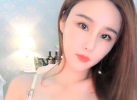 清纯妹子真空自慰实录!短裙扭腰蜜桃臀若隐若现 骑坐按摩棒高速抽插喷水失禁